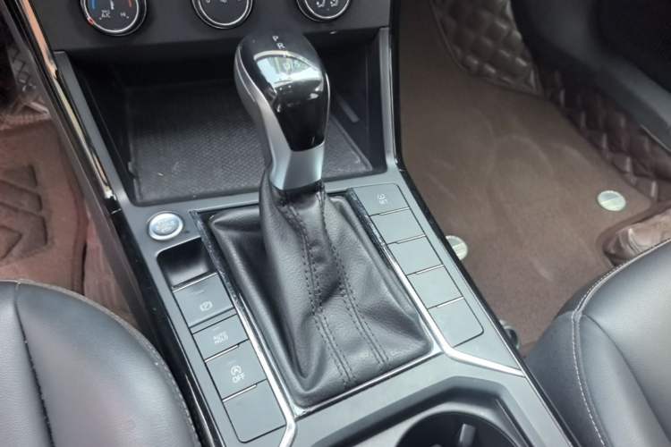 Used Volkswagen Passat 2020 280TSI Business Edition China VI Standard Gear Lever