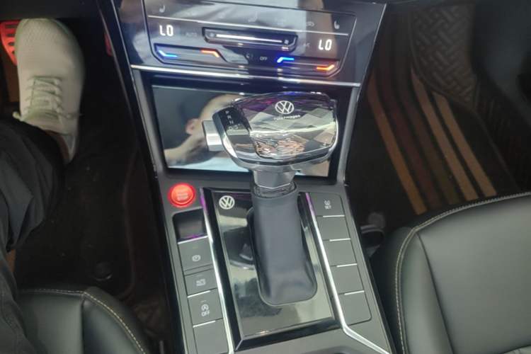 Used Volkswagen Passat 2020 Revised Version 280TSI Business Edition China VI Standard Gear Lever