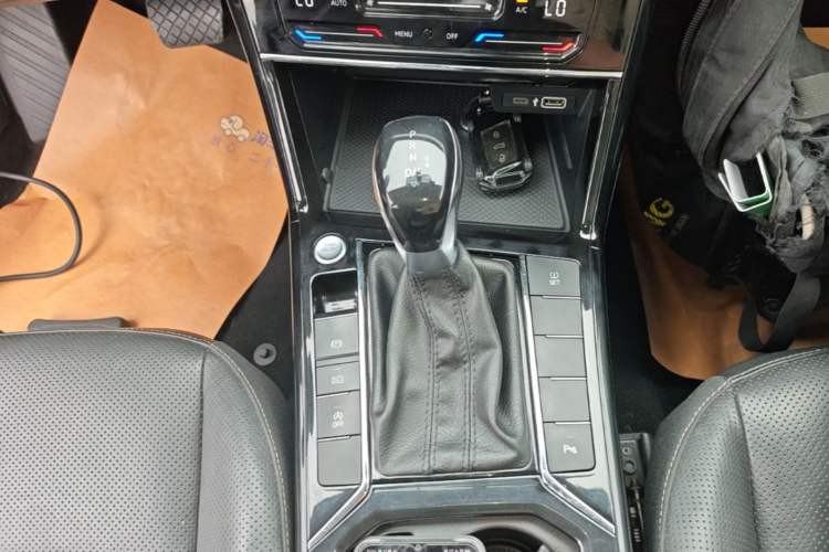 Used Volkswagen Passat 2020 330TSI Luxury Edition China VI Gear Lever