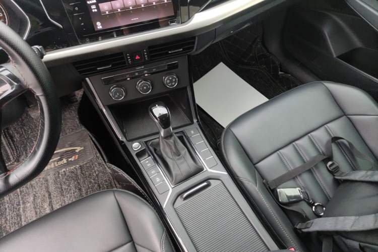 Used Volkswagen Passat 2020 280TSI Business Edition China VI Standard Gear Lever