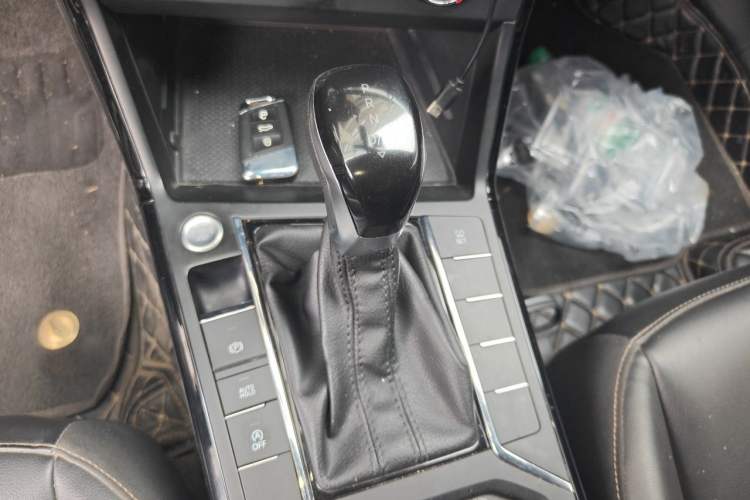 Used Volkswagen Passat 2020 Revised Version 280TSI Business Edition China VI Standard Gear Lever