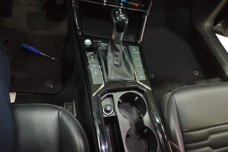 Used Volkswagen Passat 2020 330TSI Elite Edition China VI Gear Lever