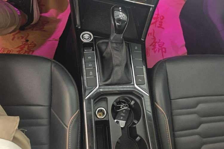 Used Volkswagen Passat 2020 330TSI Elite Edition China VI Gear Lever