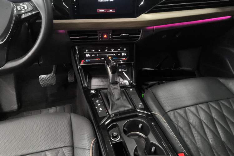 Used Volkswagen Passat 2020 330TSI Luxury Edition China VI Gear Lever