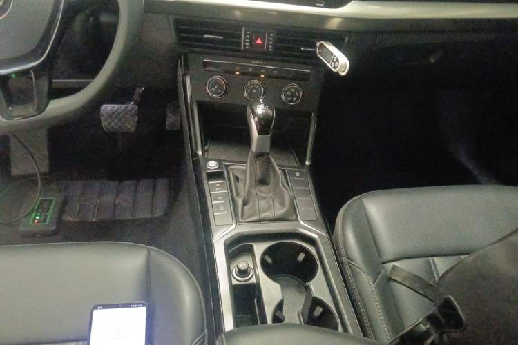 Used Volkswagen Passat 2020 Revised Version 280TSI Business Edition China VI Standard Gear Lever