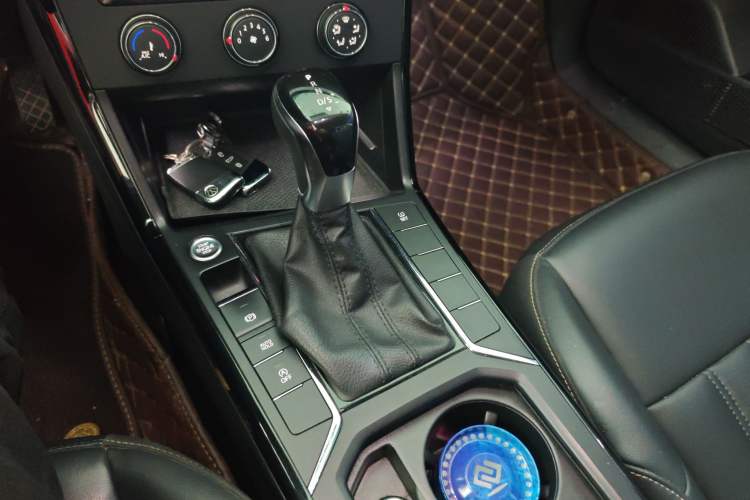 Used Volkswagen Passat 2020 Revised Version 280TSI Business Edition China VI Standard Gear Lever