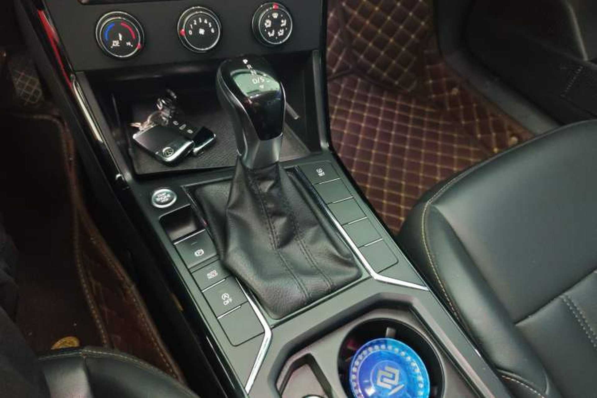 Used Volkswagen Passat 2020 Revised Version 280TSI Business Edition China VI Standard Gear Lever