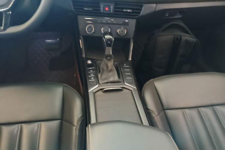 Used Volkswagen Passat 2020 Revised Version 280TSI Business Edition China VI Standard Gear Lever