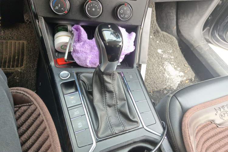 Used Volkswagen Passat 2020 Revised Version 280TSI Business Edition China VI Standard Gear Lever