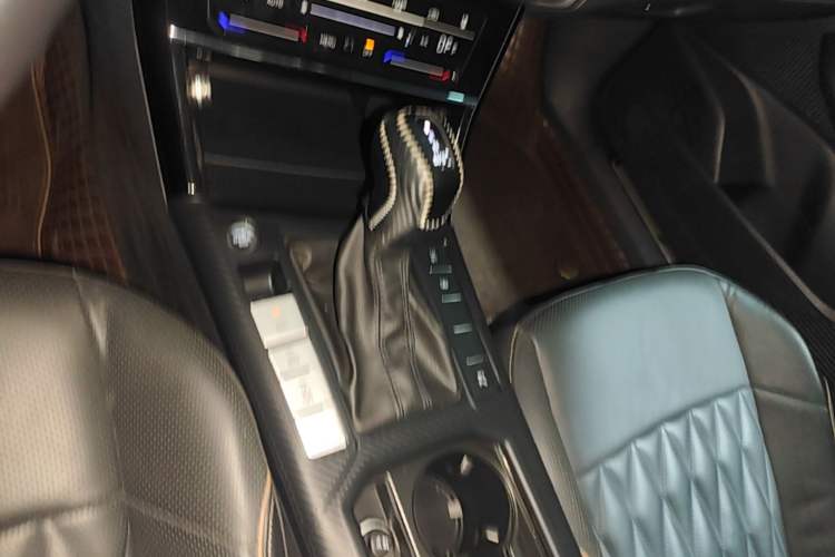 Used Volkswagen Passat 2020 330TSI Prestige Edition China VI Standard Gear Lever