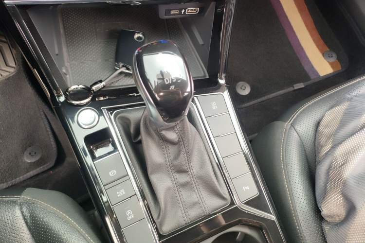 Used Volkswagen Passat 2020 330TSI Luxury Edition China VI Gear Lever