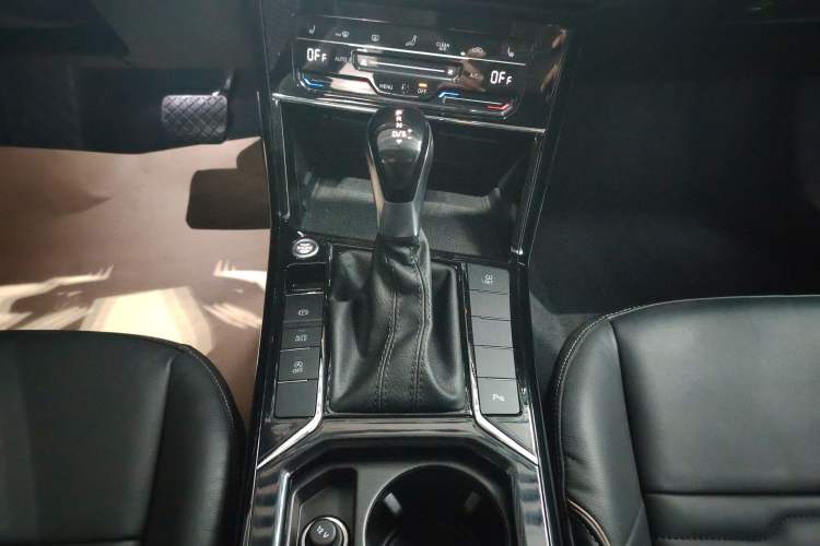 Used Volkswagen Passat 2020 330TSI Elite Edition China VI Gear Lever