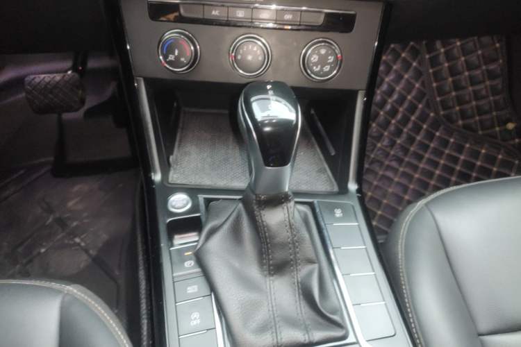 Used Volkswagen Passat 2020 Revised Version 280TSI Business Edition China VI Standard Gear Lever