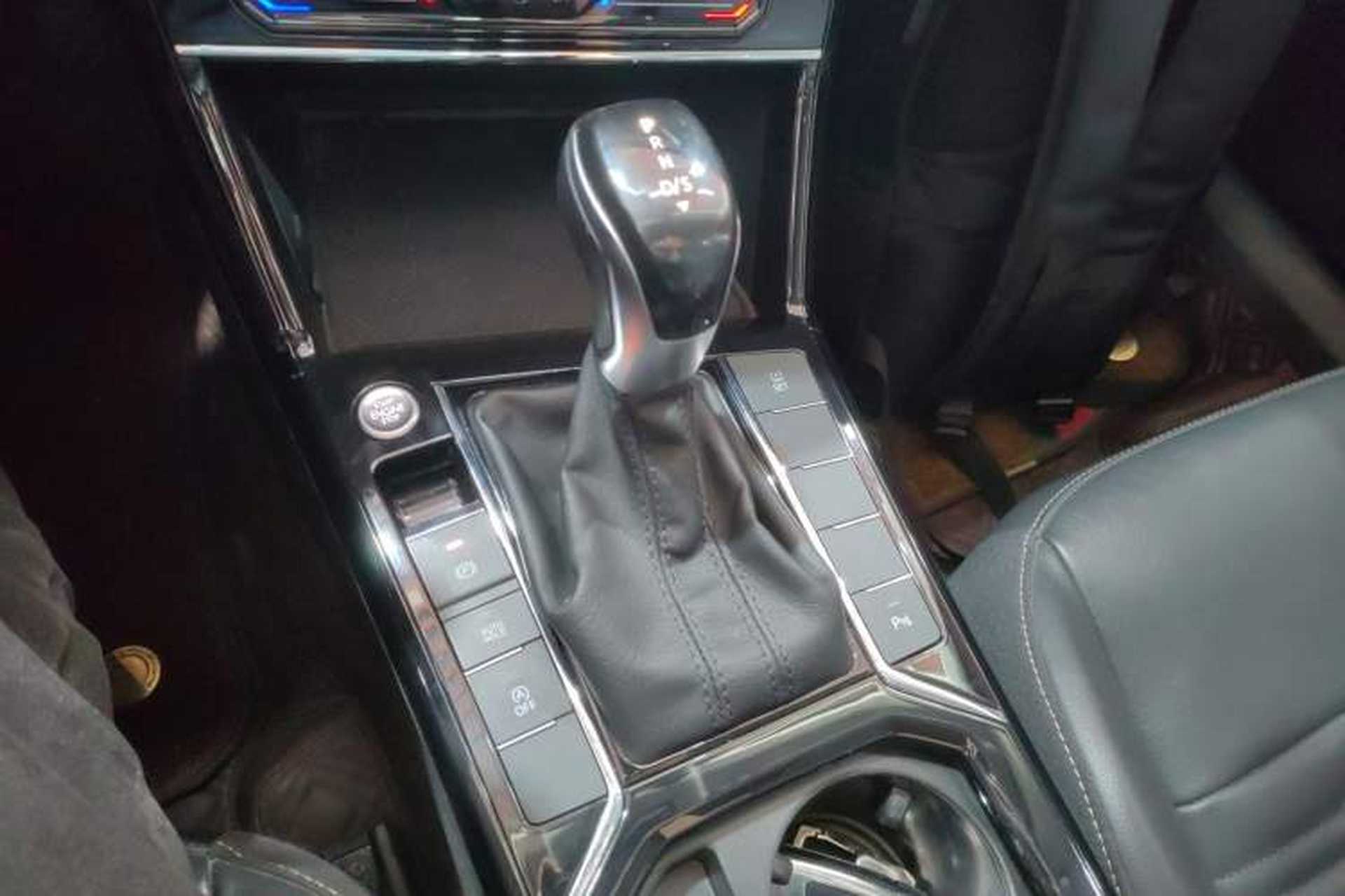 Used Volkswagen Passat 2020 Facelift 330TSI Elite Edition China VI Standard Gear Lever