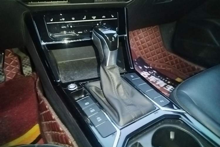 Used Volkswagen Passat 2020 Revised Version 280TSI Elite Edition China VI Standard Gear Lever