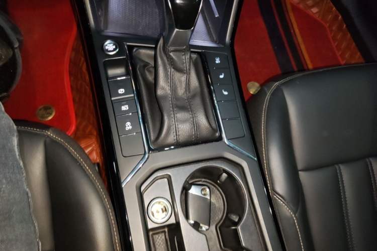 Used Volkswagen Passat 2020 Revised Version 280TSI Business Edition China VI Standard Gear Lever