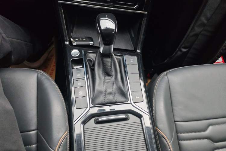 Used Volkswagen Passat 2020 330TSI Elite Edition China VI Gear Lever