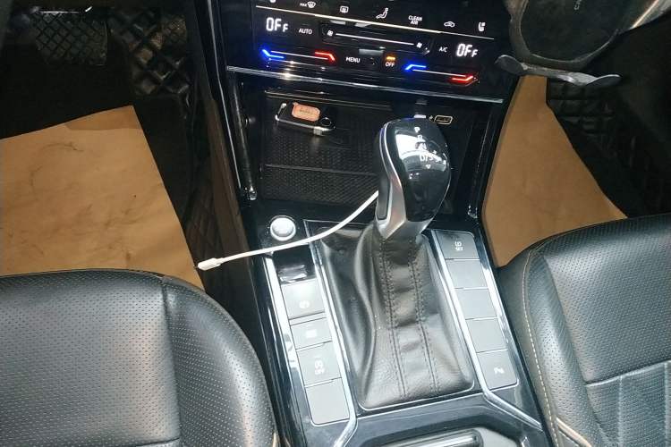 Used Volkswagen Passat 2020 330TSI Luxury Edition China VI Gear Lever
