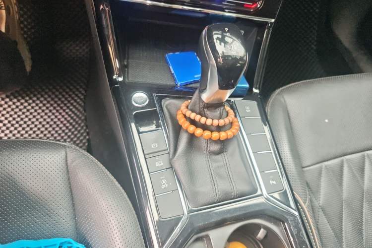 Used Volkswagen Passat 2020 Revised Version 330TSI Luxury Edition China VI Standard Gear Lever