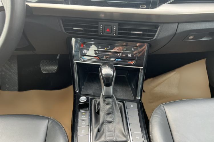 Used Volkswagen Passat 2020 330TSI Elite Edition China VI Gear Lever