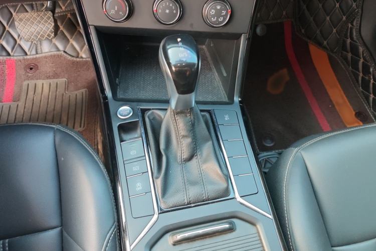 Used Volkswagen Passat 2020 Revised Version 280TSI Business Edition China VI Standard Gear Lever