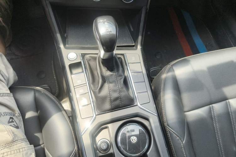Used Volkswagen Passat 2020 Revised Version 280TSI Business Edition China VI Standard Gear Lever