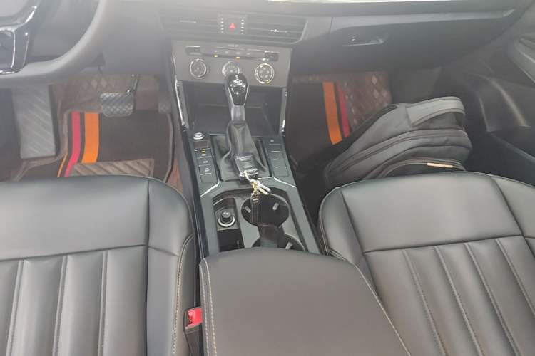 Used Volkswagen Passat 2020 280TSI Business Edition China VI Standard Gear Lever