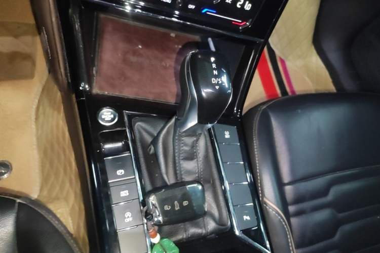 Used Volkswagen Passat 2020 Revised Version 280TSI Elite Edition China VI Standard Gear Lever