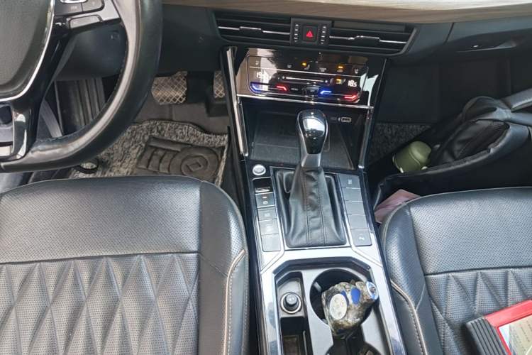 Used Volkswagen Passat 2020 330TSI Luxury Edition China VI Gear Lever