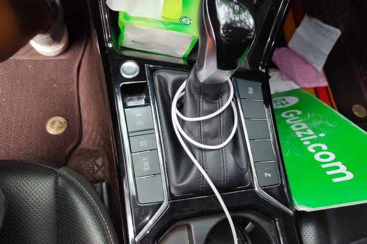 Used Volkswagen Passat 2020 Revised Version 330TSI Luxury Edition China VI Standard Gear Lever