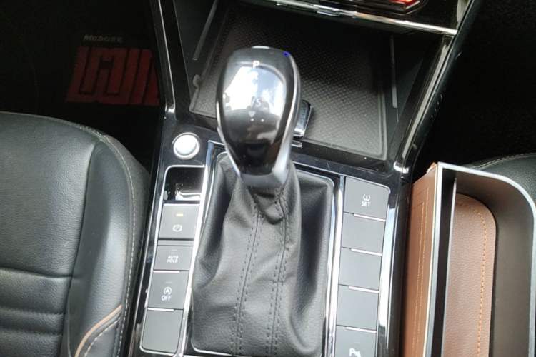Used Volkswagen Passat 2020 330TSI Elite Edition China VI Gear Lever
