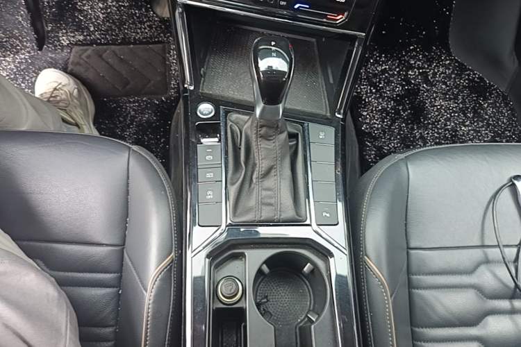 Used Volkswagen Passat 2020 330TSI Elite Edition China VI Gear Lever