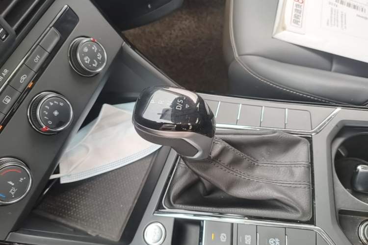 Used Volkswagen Passat 2020 Revised Version 280TSI Business Edition China VI Standard Gear Lever