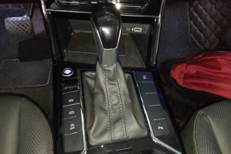 Used Volkswagen Passat 2020 330TSI Luxury Edition China VI Gear Lever