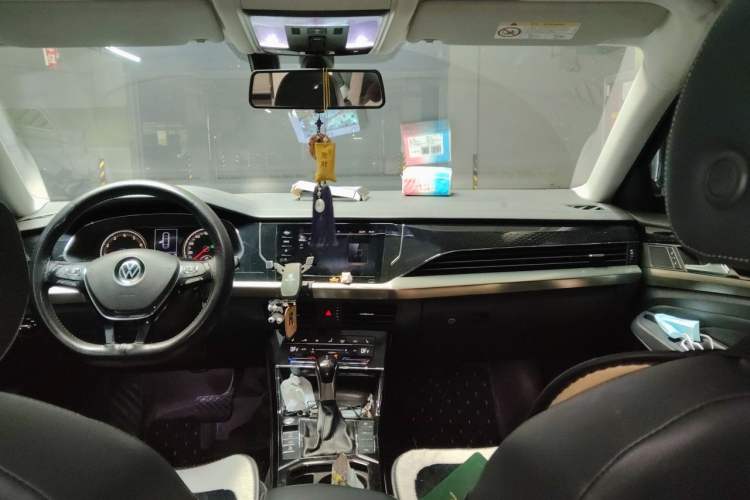Used Volkswagen Passat 2020 Facelift 330TSI Elite Edition China VI Standard Headliner