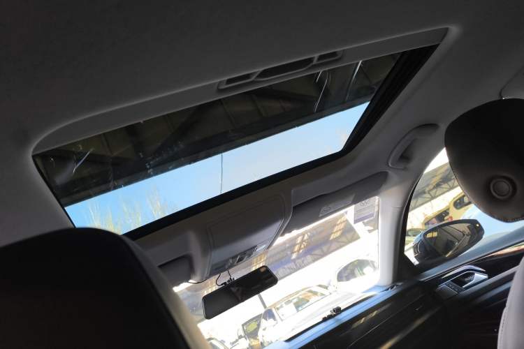 Used Volkswagen Passat 2020 280TSI Business Edition China VI Standard Headliner