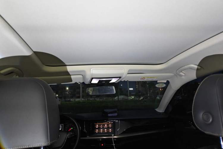 Used Volkswagen Passat 2020 330TSI Elite Edition China VI Headliner
