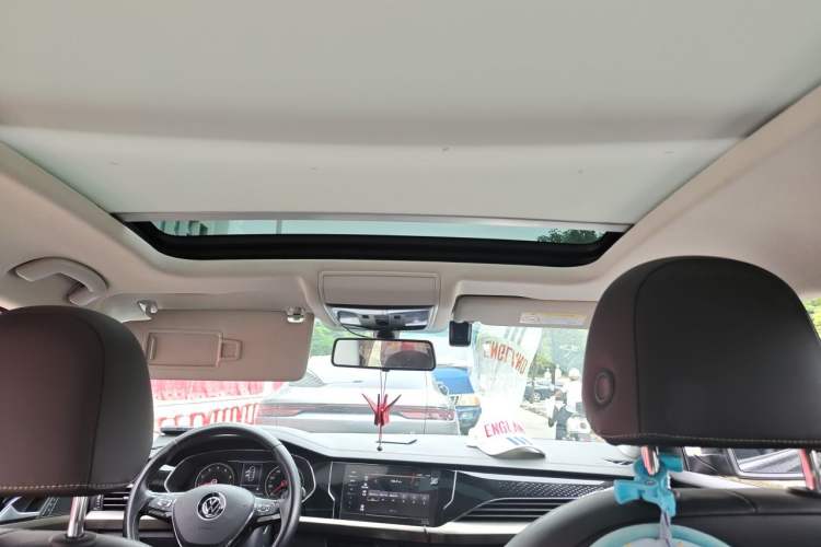 Used Volkswagen Passat 2020 330TSI Elite Edition China VI Headliner