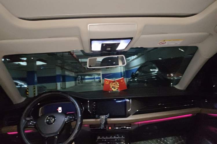 Used Volkswagen Passat 2020 330TSI Luxury Edition China VI Headliner