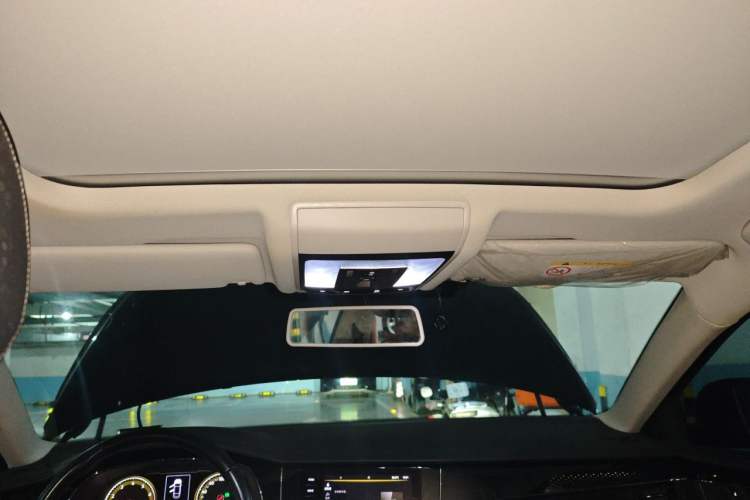 Used Volkswagen Passat 2020 330TSI Elite Edition China VI Headliner