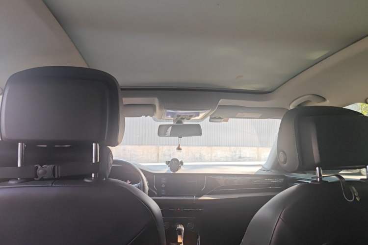 Used Volkswagen Passat 2020 Revised Version 330TSI Luxury Edition China VI Standard Headliner