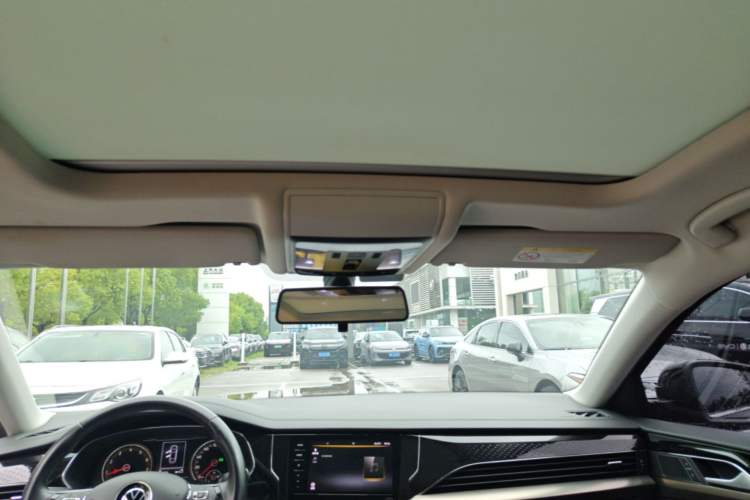 Used Volkswagen Passat 2020 Facelift 330TSI Elite Edition China VI Standard Headliner