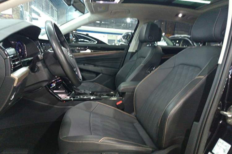 Used Volkswagen Passat 2020 Revised Version 330TSI Luxury Edition China VI Standard Headliner