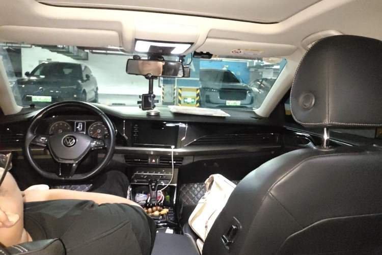Used Volkswagen Passat 2020 330TSI Elite Edition China VI Headliner