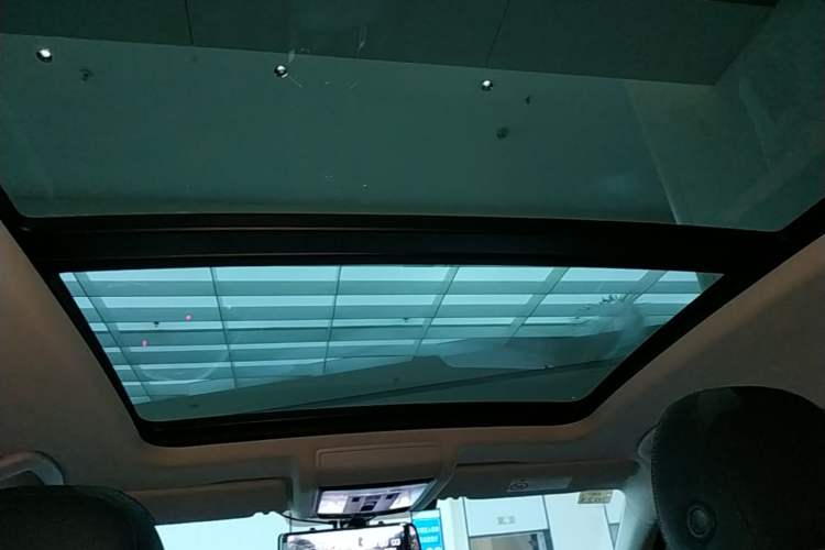 Used Volkswagen Passat 2020 Facelift 330TSI Elite Edition China VI Standard Headliner