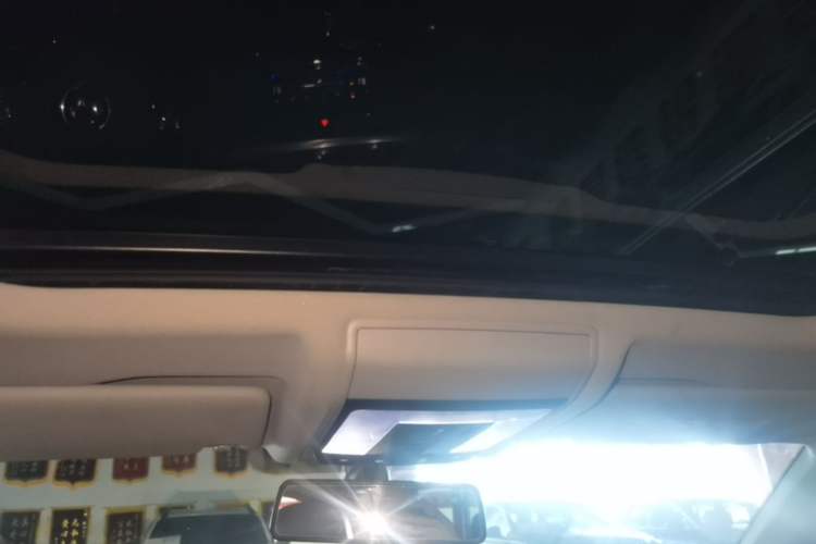 Used Volkswagen Passat 2020 Facelift 330TSI Elite Edition China VI Standard Headliner