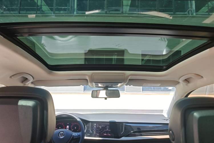Used Volkswagen Passat 2020 Revised Version 330TSI Luxury Edition China VI Standard Headliner