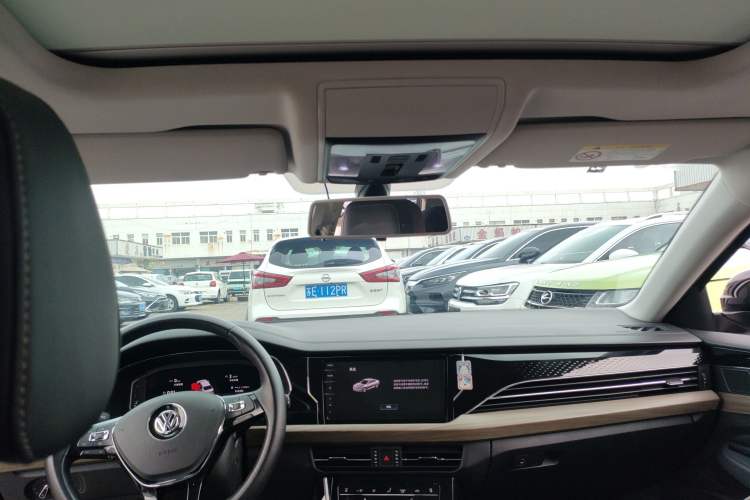 Used Volkswagen Passat 2020 330TSI Luxury Edition China VI Headliner