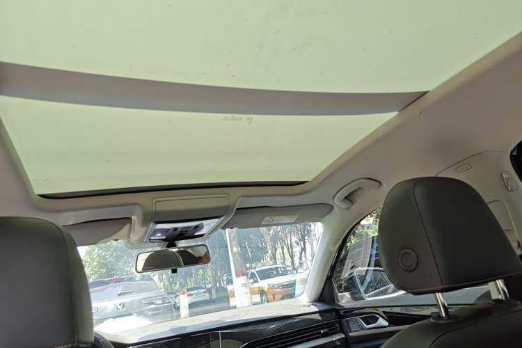 Used Volkswagen Passat 2020 330TSI Elite Edition China VI Headliner