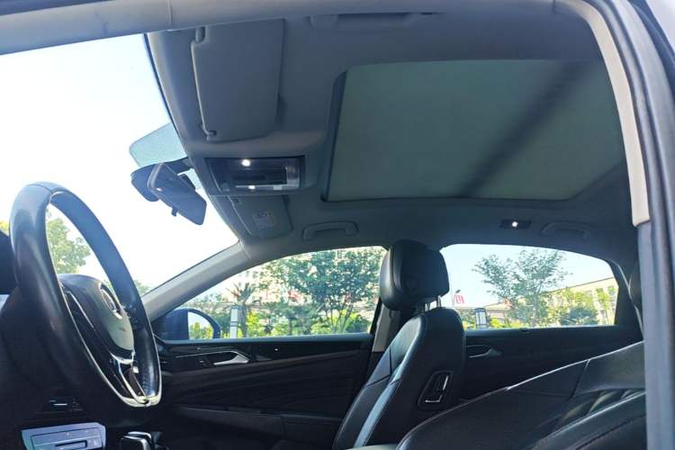 Used Volkswagen Passat 2020 330TSI Luxury Edition China VI Headliner